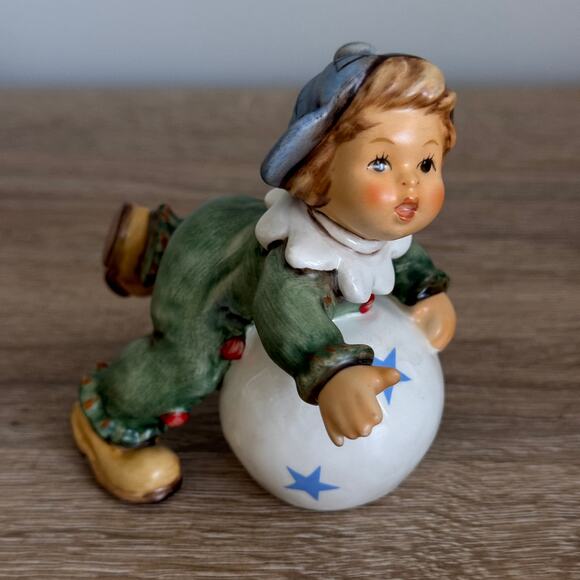 Goebel Hummel Rolling Around Zirkusakrobat 2088/B M.I. Hummel Club Figurine - Picture 2 of 10